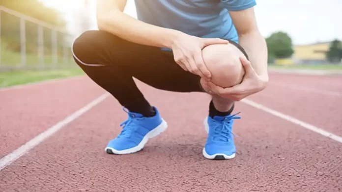 runner holding knee runner holding knee