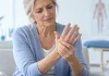 Polyarthrite rhumatoïde : symptômes, diagnostic, réadaptation et ostéopathie
